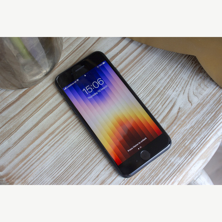 گوشی موبایل اپل مدل iPhone SE 2022 JA تک سیم کارت ظرفیت 128 گیگابایت و رم 4 گیگابایت - اکتیو